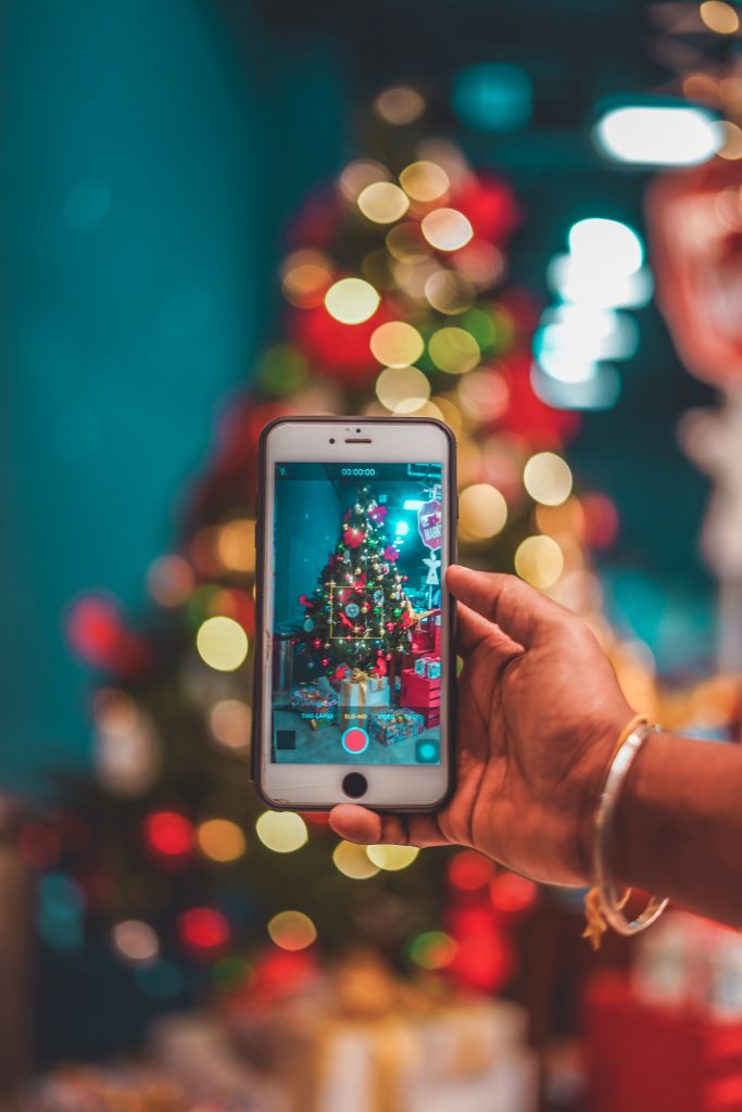 Phubbing navideño: ignorar por estar en el celular